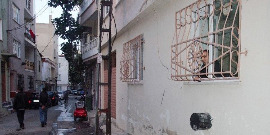Vicdansız hırsız, engelli vatandaşın motorunu çalarken kameralara yakalandı