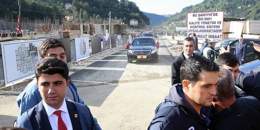 Erdoğan RTEÜ Geliştirme Vakfı lojmanlarının inşaatını inceledi