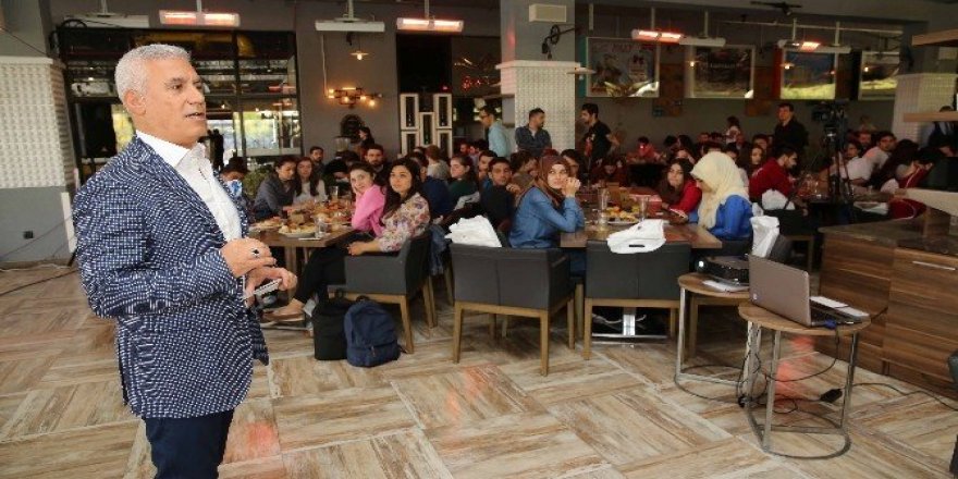 Bozbey gençlerle buluştu