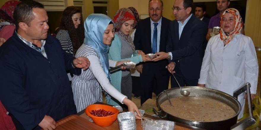 Osmancık KYK Öğrencilerine Aşure İkramı