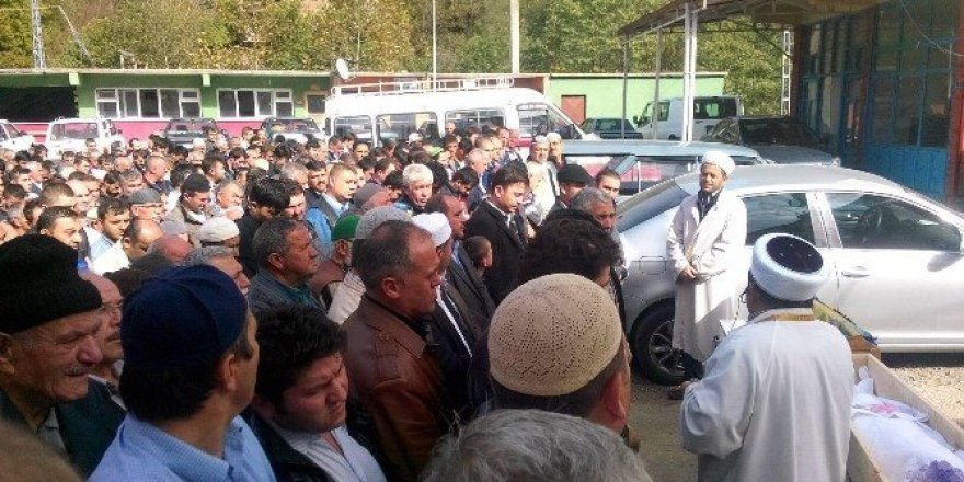 Yangında ölen 2 minik kardeş gözyaşları arasında defnedildi