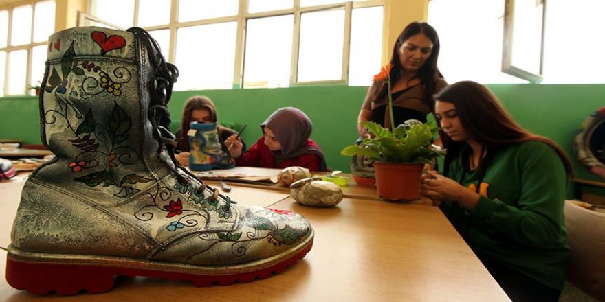Asker postalları 'çiçek' açtı