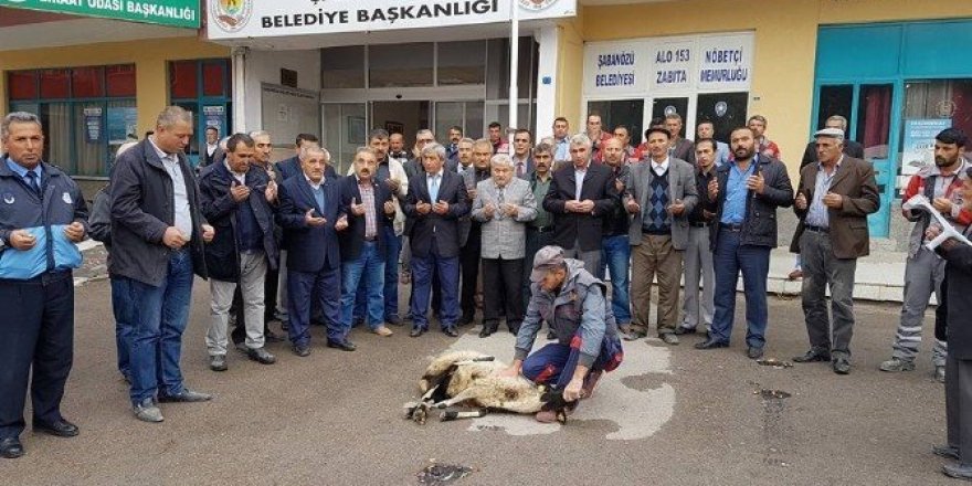 Trafik kazasında yaralanan Belediye Başkanı Karakaya görevine başladı