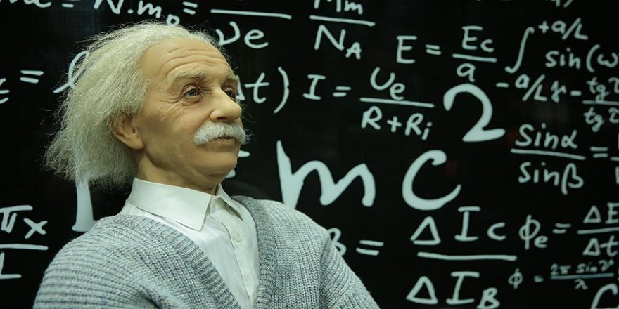 Ünlü isimlerin bal mumu heykelleri sergileniyor