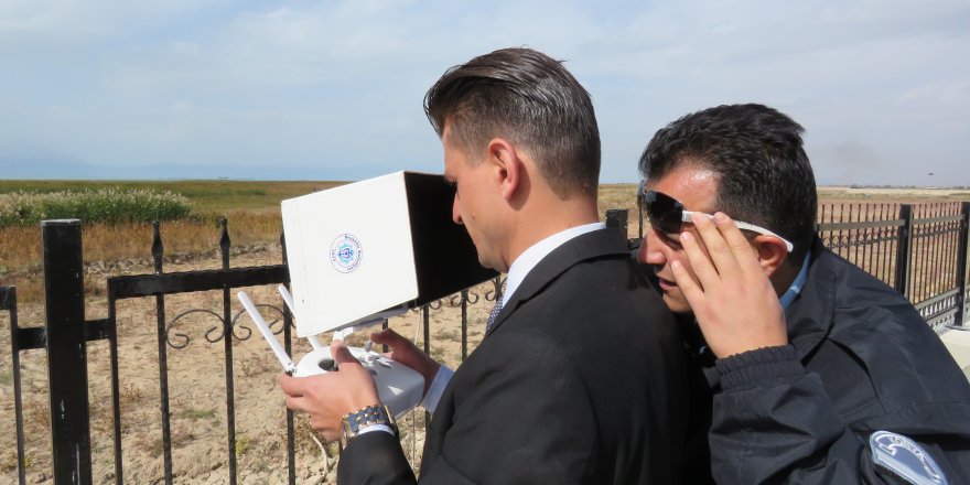 Gölde denetim yapan jandarma ekiplerine drone desteği