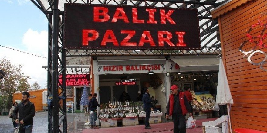Rüzgar, yağmur ve fırtına balık fiyatlarını etkilemedi