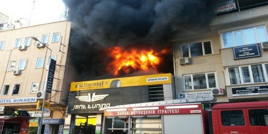 Bursa’da lastikçide büyük yangın
