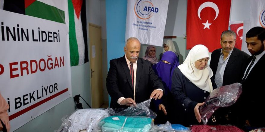 Türkiye'den Gazze'ye gönderilen çocuk kıyafetleri dağıtıldı