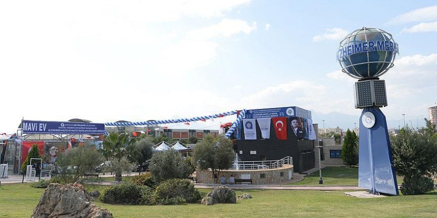Antalya'da alzaymır hastalarına 'Mavi Ev'