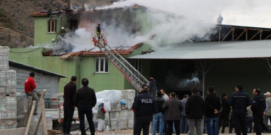 Amasya’da soğuk hava deposunda yangın