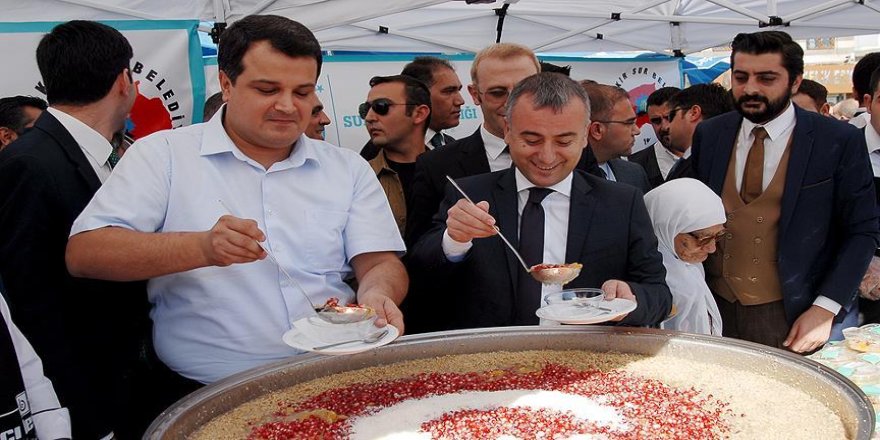 Sur'da 5 bin kişiye aşure dağıtıldı