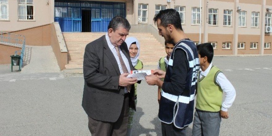 Polis ekiplerinden uyuşturucu hakkında bilgilendirme