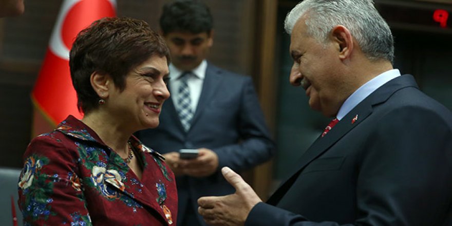 Ünlü sanatçı AK Parti Grup toplantısında