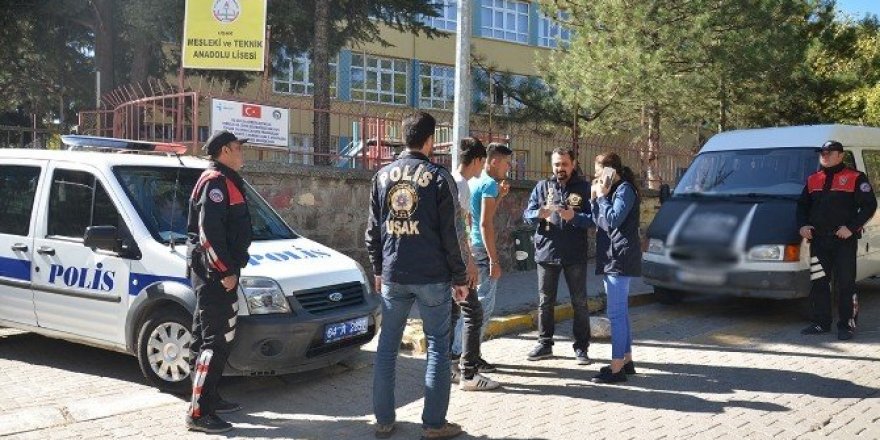 Polis okullar bölgesini boş bırakmıyor