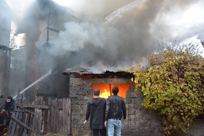 Karabük’te ev yangını