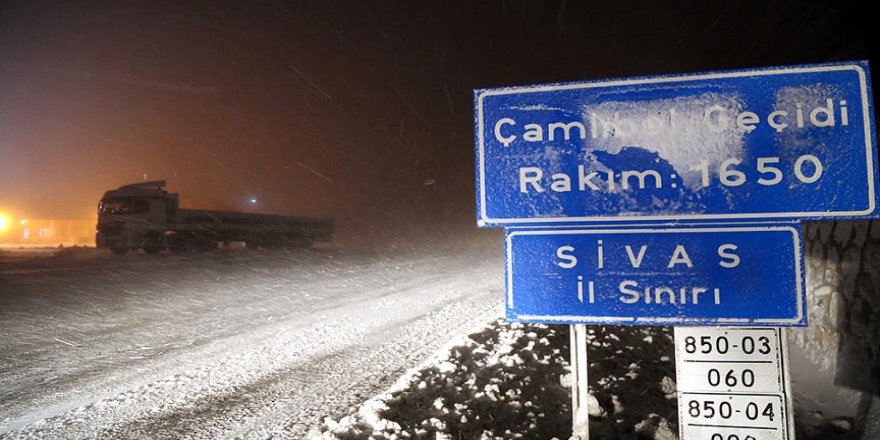 Sivas'ta kar yağışı etkili oluyor