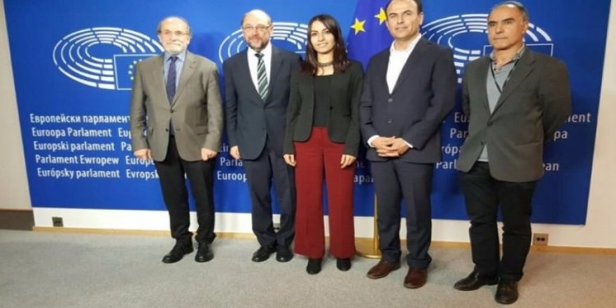 AP Başkanı Schulz'dan bir rezalet daha!