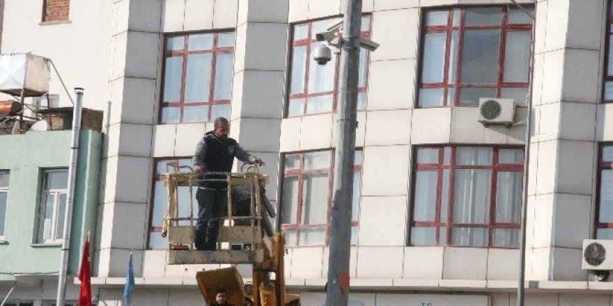 Mobese kameralarının bakımları yapılıyor