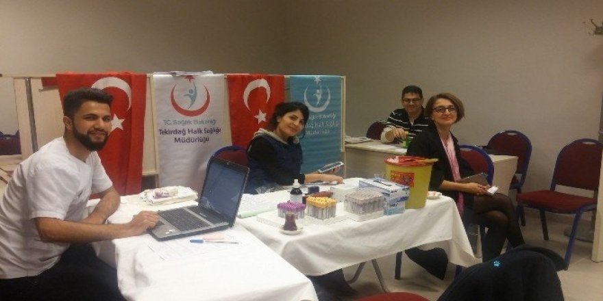 Sağlık çalışanlarından Kızılay’a kan bağışı