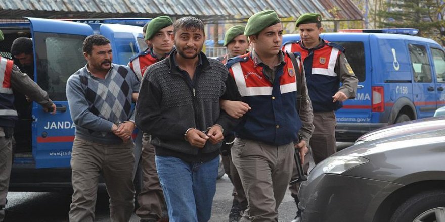 Asker arkadaşlarını define bahanesiyle dolandıran 4 kişi yakalandı