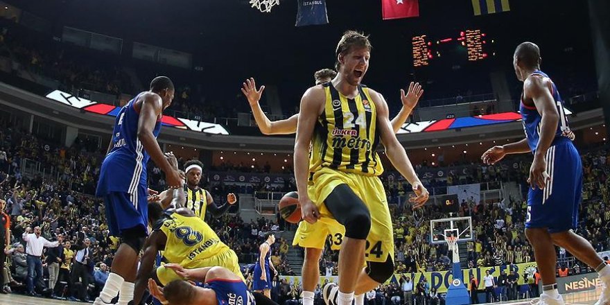 Fenerbahçe, Anadolu Efes'i mağlup etti