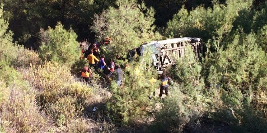 Yolcu minibüsü şarampole yuvarlandı: 2 ölü, 5 yaralı