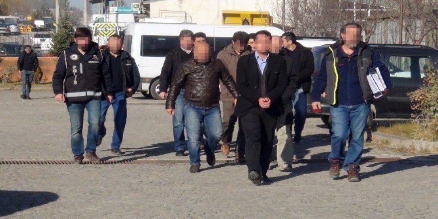 Adliyeye çıkartılan FETÖ şüphelisinden ilginç çıkış: “Çek çek şereftir”