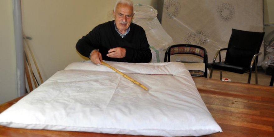 60 yıldır iğnesini hiç bırakmadı