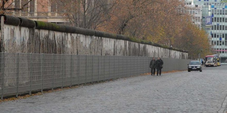 Almanya'da sığınmacılara karşı yeni 'Berlin Duvarı' inşa ediliyor