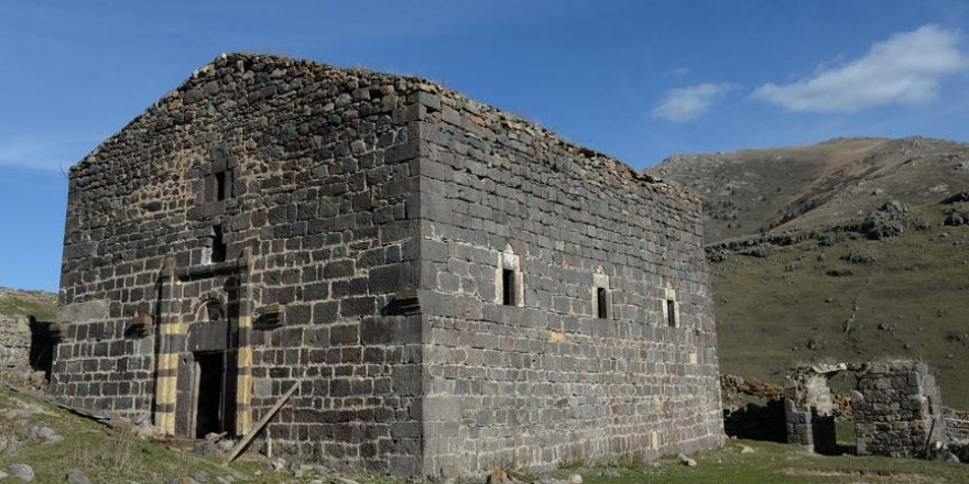 Definecilere geçit verilmeyince kilise ayakta kaldı