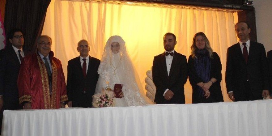 Başbakan Yardımcısı Mehmet Şimşek’in mutlu günü