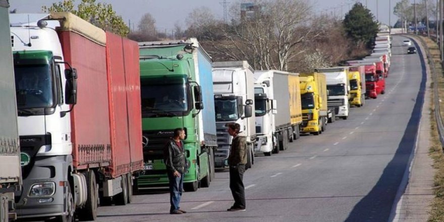 Kuyruk 15 KM'ye kadar ulaştı! Mazot bitmiş...