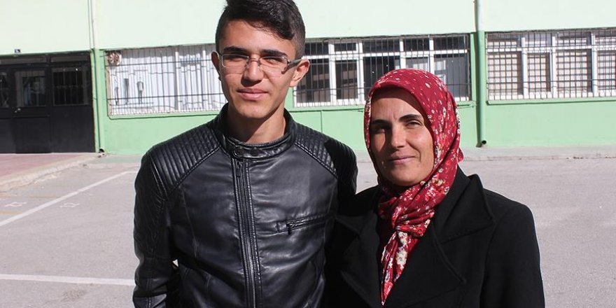 KPSS'de oğluyla ter döktü