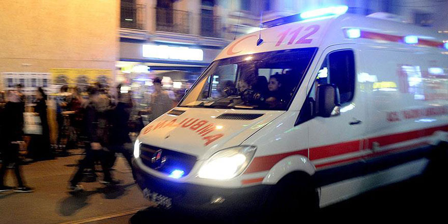 14 yaşındaki çocuğun kullandığı kamyonet devrildi: 3 yaralı