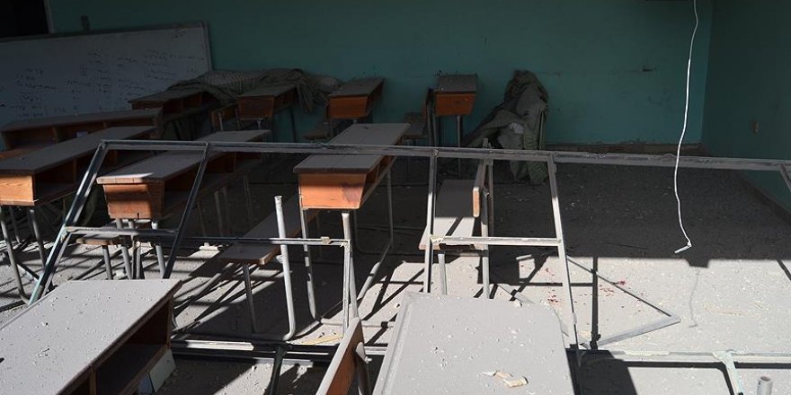 Esed güçleri İdlib'de okulları vurdu