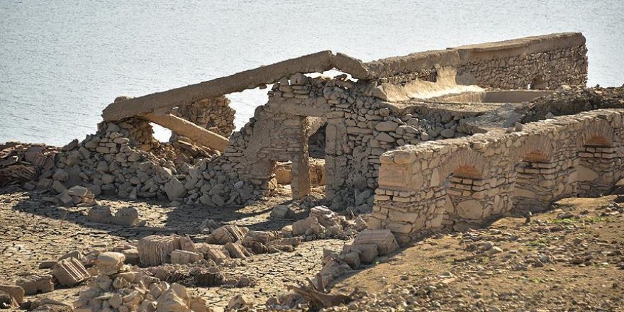 Barajda sular çekilince 61 yıllık fabrika ortaya çıktı
