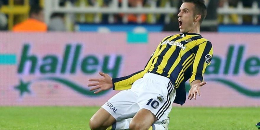 Van Persie'nin golleri 3 puanın habercisi