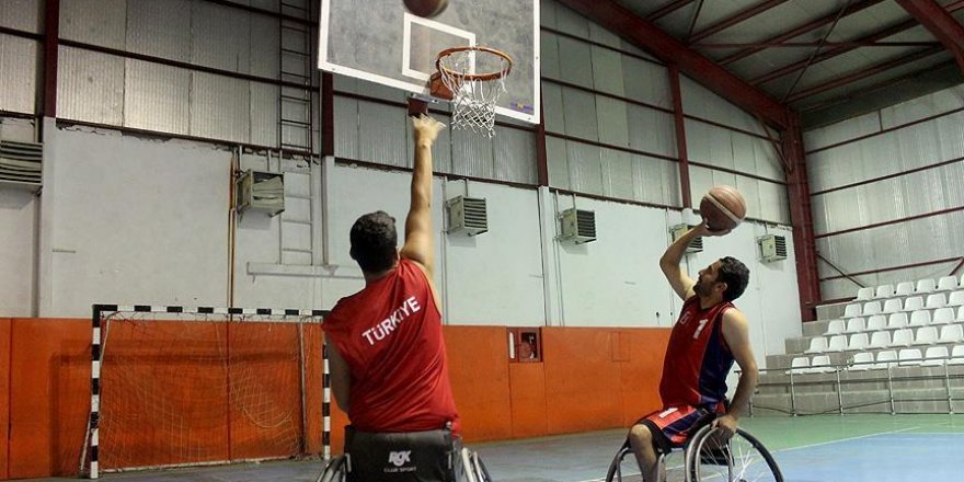 Engellerine basketbolla 'blok' yaptılar