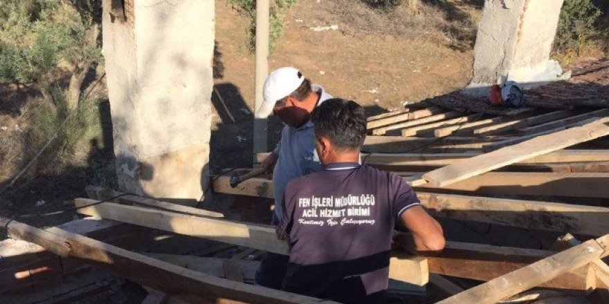 Gazinin uçan çatısı onarılıyor