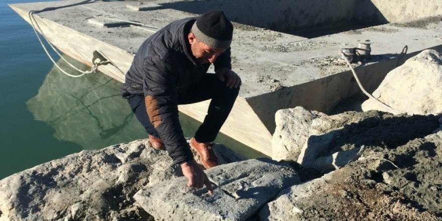 Van Gölünden “haç” figürlü taşlar çıktı