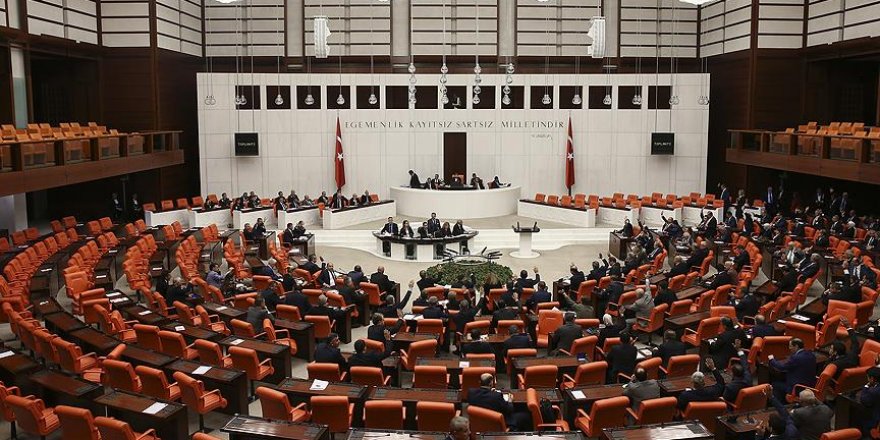 'Erken evliliklere' ilişkin madde komisyona geri çekildi
