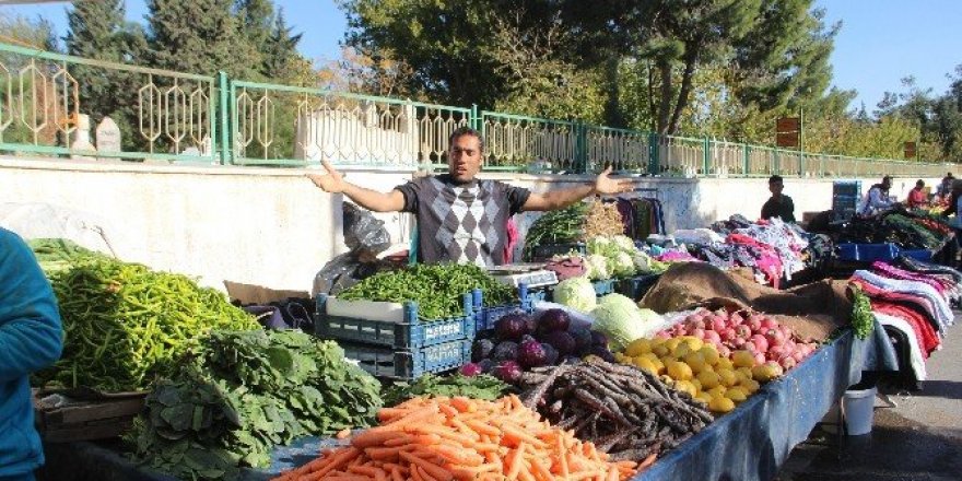 Pazarcı esnafı zor günler geçiriyor