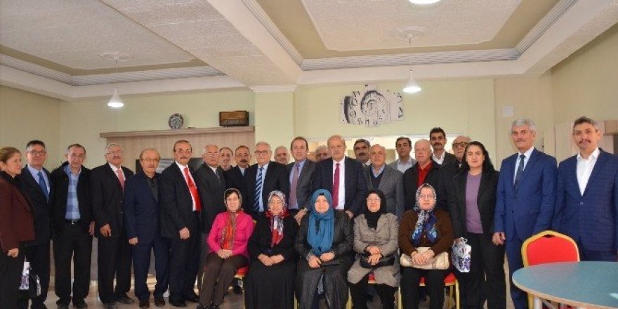 Emekli öğretmenler unutulmadı
