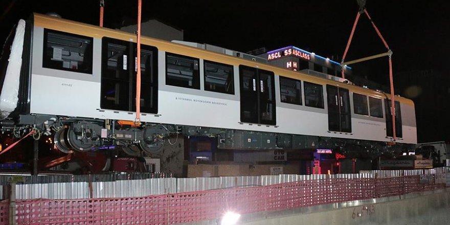 İstanbul'un yeni metro vagonları raylara indirildi