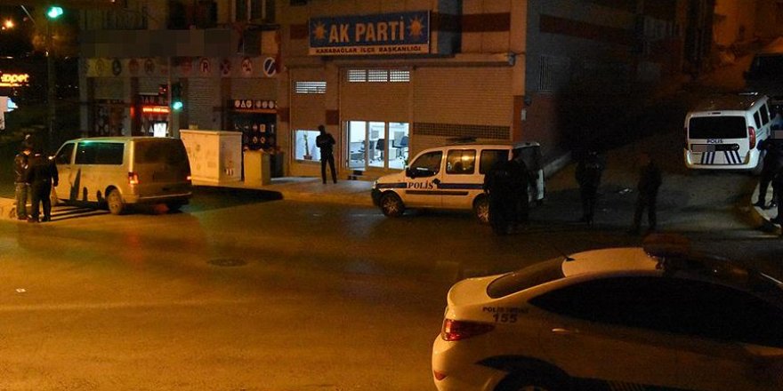 İzmir'de AK Parti ilçe binasına saldırı