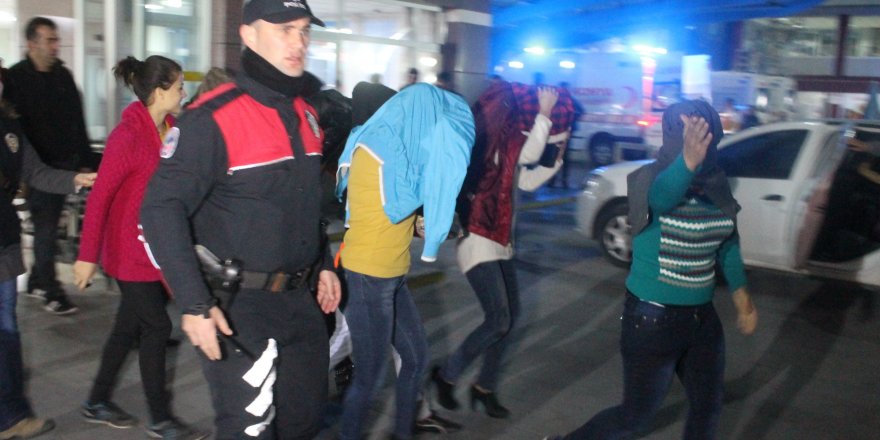 Konya'da yolda fuhuş için müşteri bekleyen kadınlara suçüstü