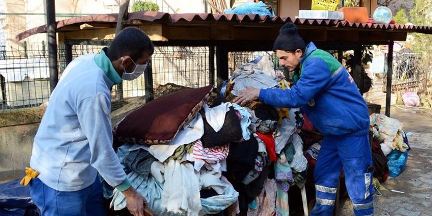 Bir evden 3 ton çöp çıkarıldı