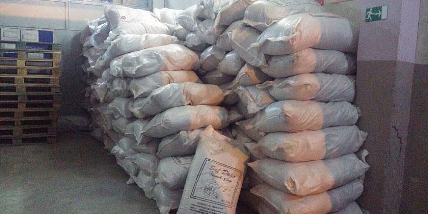 Van'da 14 ton kaçak çay ele geçirildi