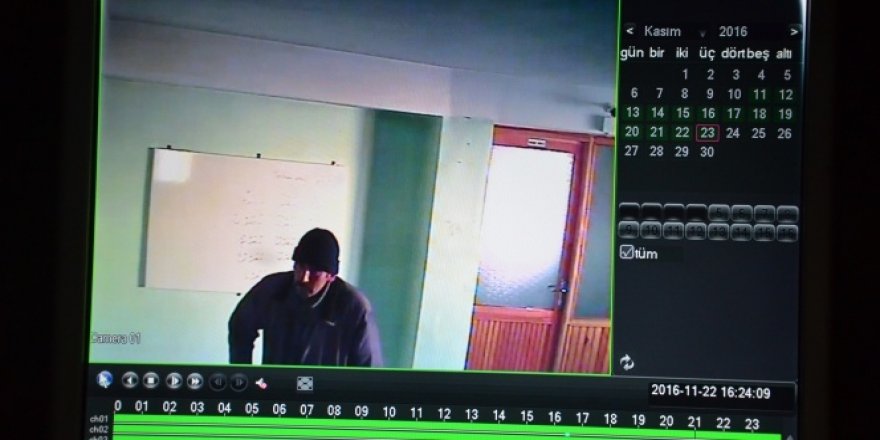 Önce tespih çekti, sonra yardım kasasını boşalttı