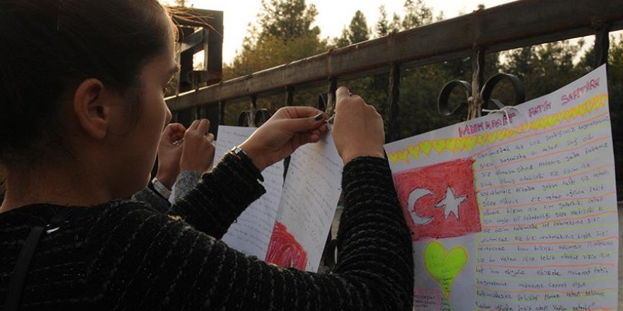Derikli öğrencilerden Safitürk'ün eşine anlamlı hediye